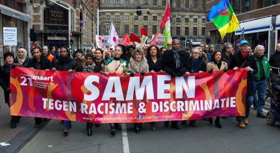 comite 21 maart protest tegen racisme en discriminatie